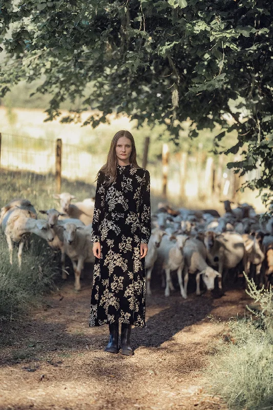 elegant top hatsYoke Waisted Dress-Velvet Floral